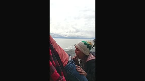 Enjoying the view and getting sucked off 💦