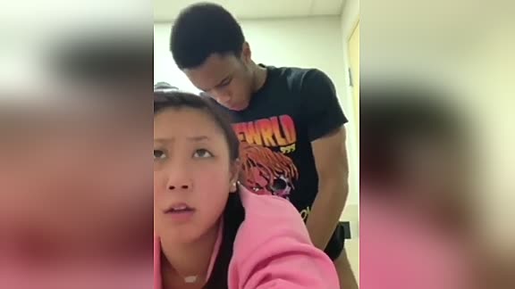 Guy cumming heavily inside his girl 💦