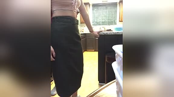 Teen gets fucked by a big cock 😳